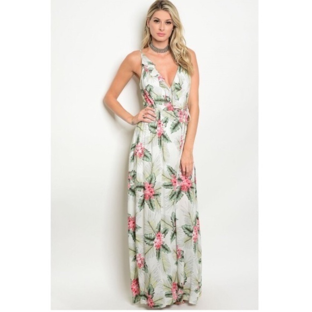 💎HP💎New maxi ivory floral dress